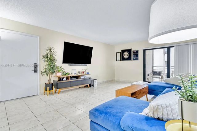 3 of 21 - 4040 N Hills Drive #20, Hollywood, FL
