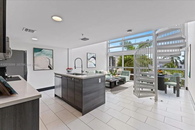 3 of 32 - 421 Meridian Avenue #19, Miami Beach, FL