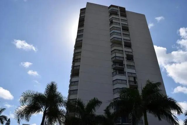 2425 Presidential Way #1905, West Palm Beach