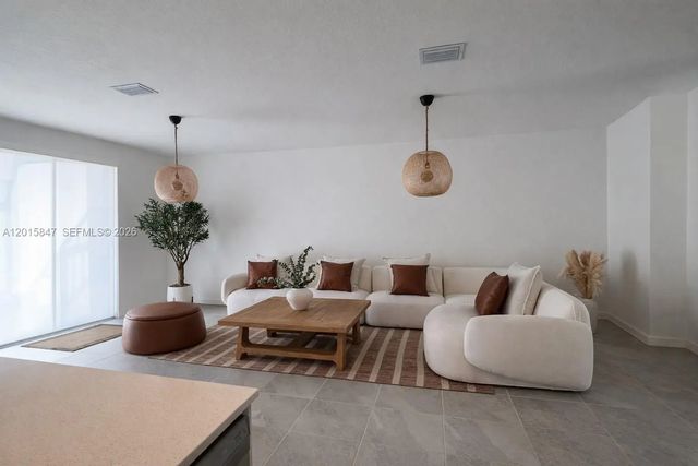 3 of 12 - 686 Se 13th Court, Homestead, FL