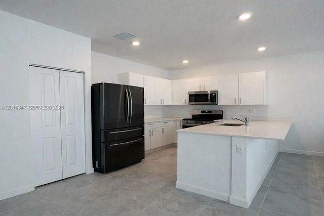 4 of 12 - 686 Se 13th Court, Homestead, FL