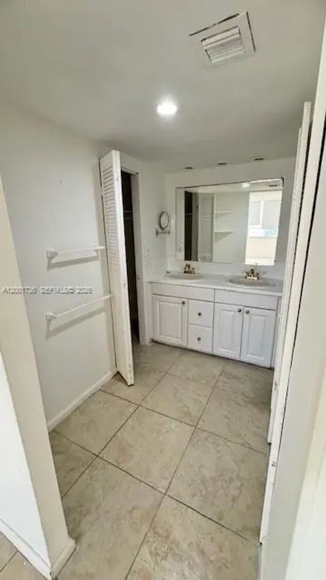 4 of 19 - 2025 Ne 164th Street #616, North Miami Beach, FL