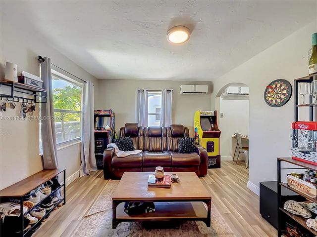 5 of 55 - 800 Nw 17th Terrace, Pompano Beach, FL