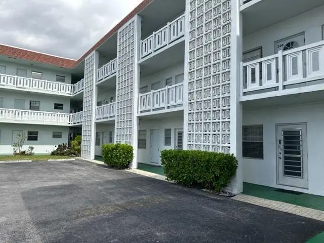 1380 Nw 43 Terrace #306, Lauderhill