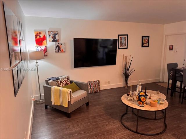 5 of 22 - 5300 Washington Street #j214, Hollywood, FL