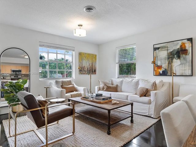3 of 34 - 200 Sw 2nd Avenue, Hallandale Beach, FL