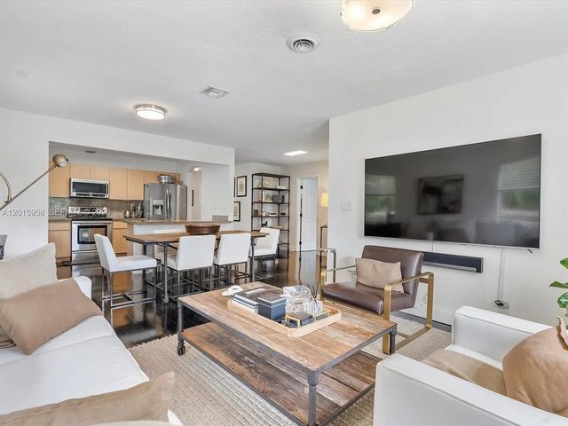 5 of 34 - 200 Sw 2nd Avenue, Hallandale Beach, FL