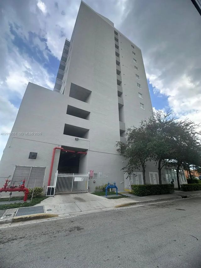 5 of 17 - 2217 Nw 7th Street #2, Miami, FL