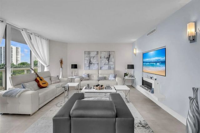 20191 E Country Club Drive #601, Aventura