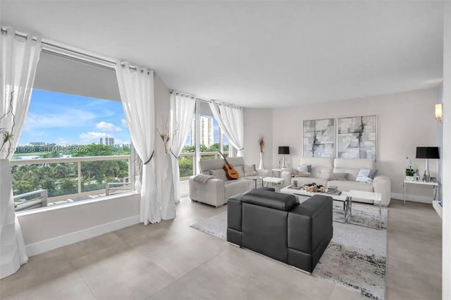 2 of 39 - 20191 E Country Club Drive #601, Aventura, FL