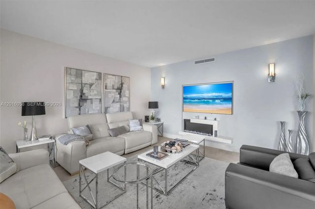 3 of 39 - 20191 E Country Club Drive #601, Aventura, FL