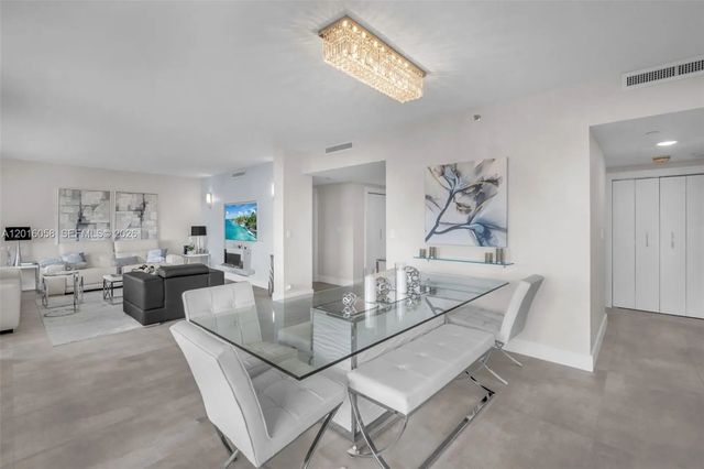 4 of 39 - 20191 E Country Club Drive #601, Aventura, FL