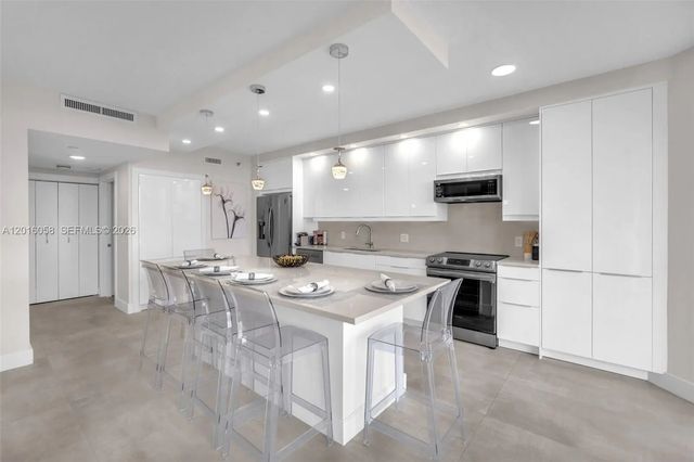 5 of 39 - 20191 E Country Club Drive #601, Aventura, FL