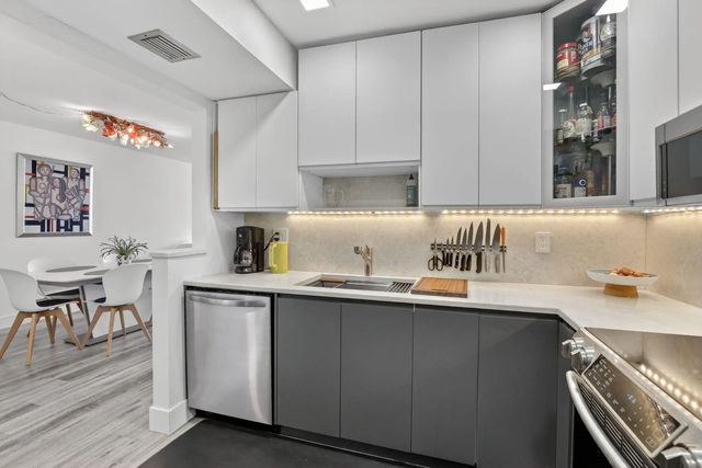 4 of 91 - 1160 N Federal Highway #1121, Fort Lauderdale, FL