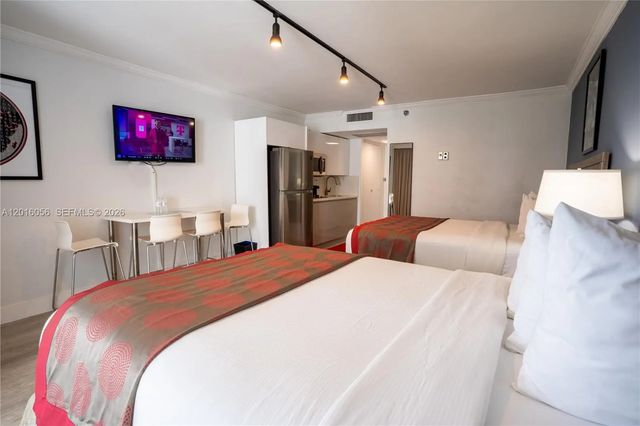 5 of 10 - 19201 Collins Avenue #425, Sunny Isles Beach, FL