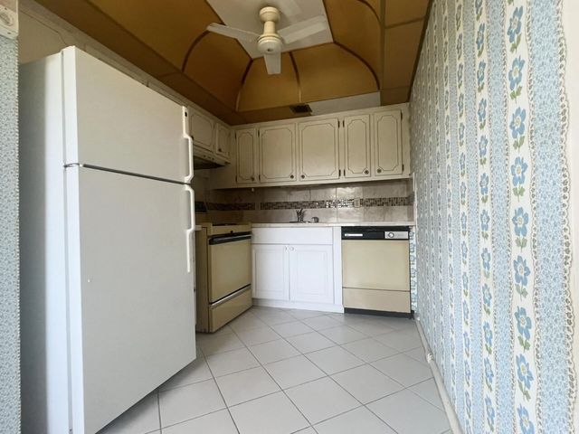 2 of 42 - 392 Grantham F #392, Deerfield Beach, FL