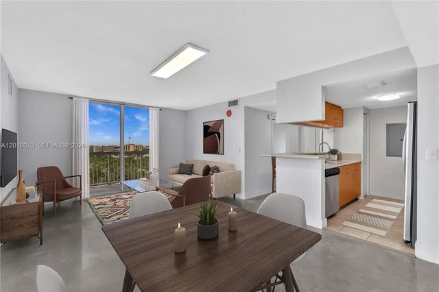 3 of 49 - 816 Nw 11th Street #1208, Miami, FL