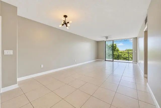 3 of 14 - 1410 S Federal Highway #303, Lake Worth Beach, FL