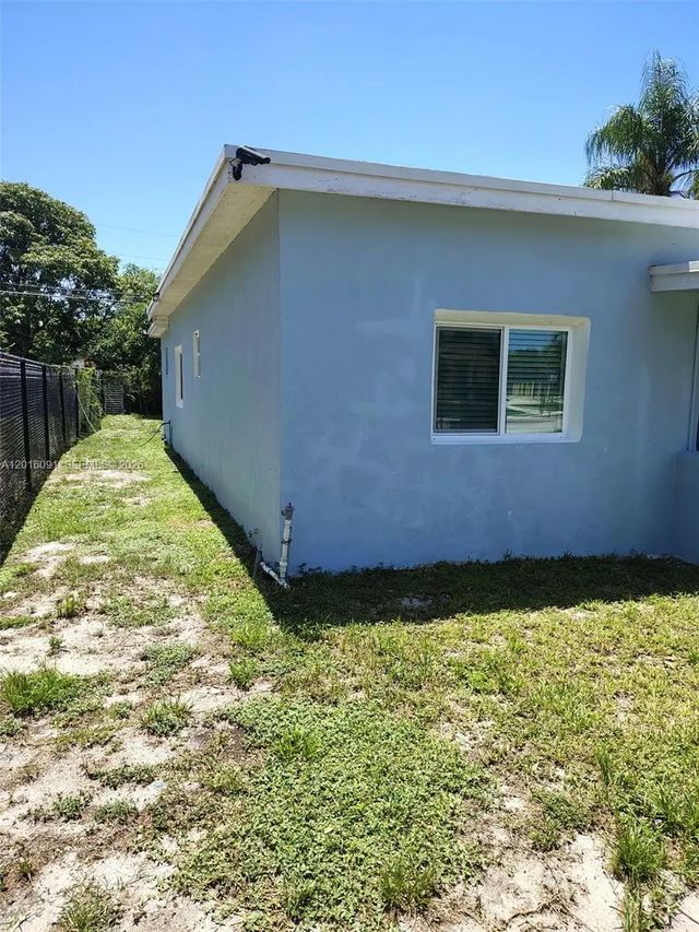 4 of 21 - 311 Nw 28th Way, Fort Lauderdale, FL