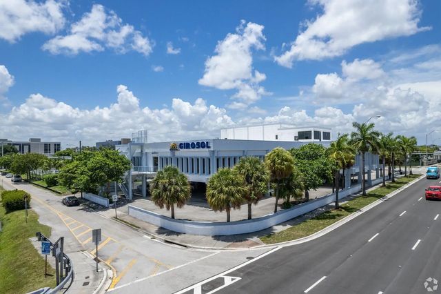 2 of 8 - 16666 Ne 19th Avenue #101-102, North Miami Beach, FL