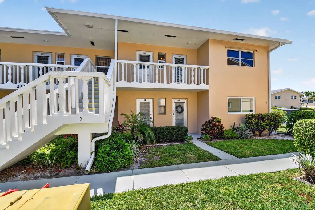 2111 Ne 1st Court #204, Boynton Beach