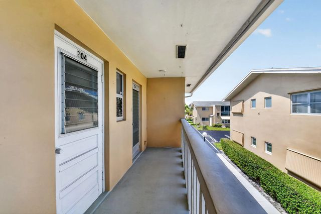 5 of 40 - 2111 Ne 1st Court #204, Boynton Beach, FL