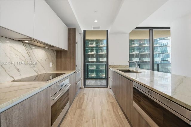 4 of 27 - 801 S Miami Avenue #2505, Miami, FL