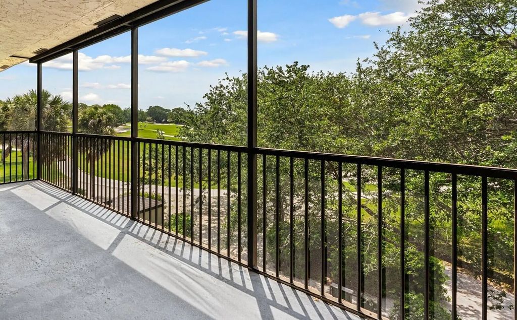 200 Jacaranda Country Club Drive #3c, Plantation