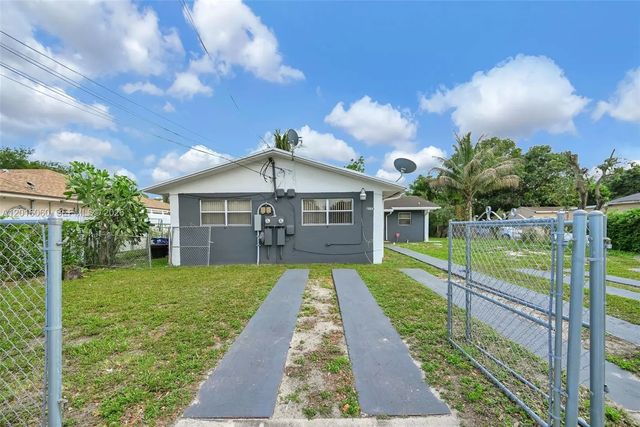 3 of 52 - 2352 Nw 102nd Street, Miami, FL