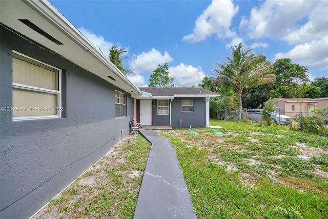 5 of 52 - 2352 Nw 102nd Street, Miami, FL