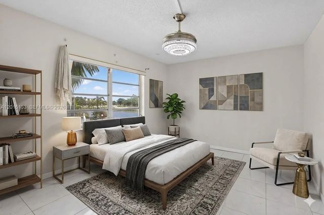3048 E Sunrise Lakes Drive #220, Sunrise