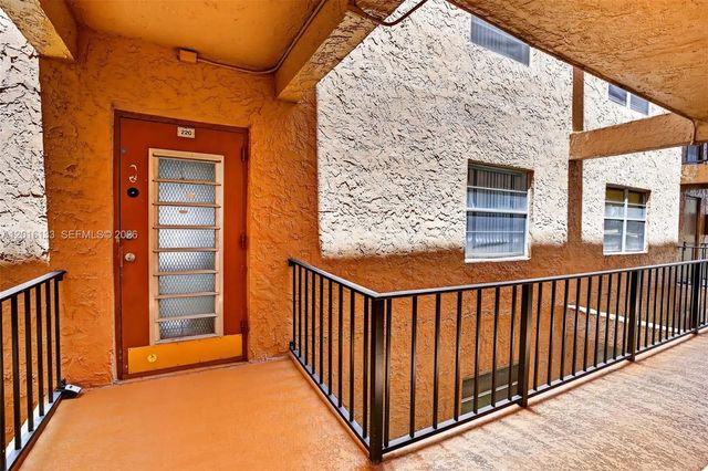 5 of 55 - 3048 E Sunrise Lakes Drive #220, Sunrise, FL