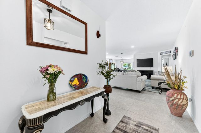 3 of 42 - 180 Se Dolphin St Street Se, Palm Bay, FL