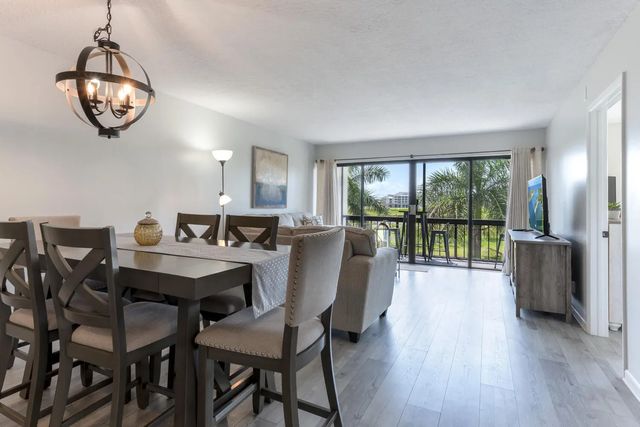 3050 Presidential Way #305, West Palm Beach