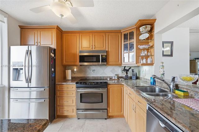3 of 30 - 521 N Riverside Drive #606, Pompano Beach, FL