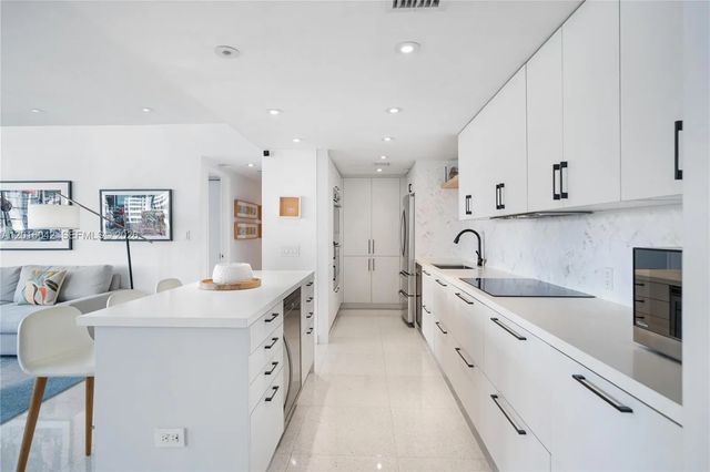 4 of 18 - 20 Island Avenue #1401, Miami Beach, FL