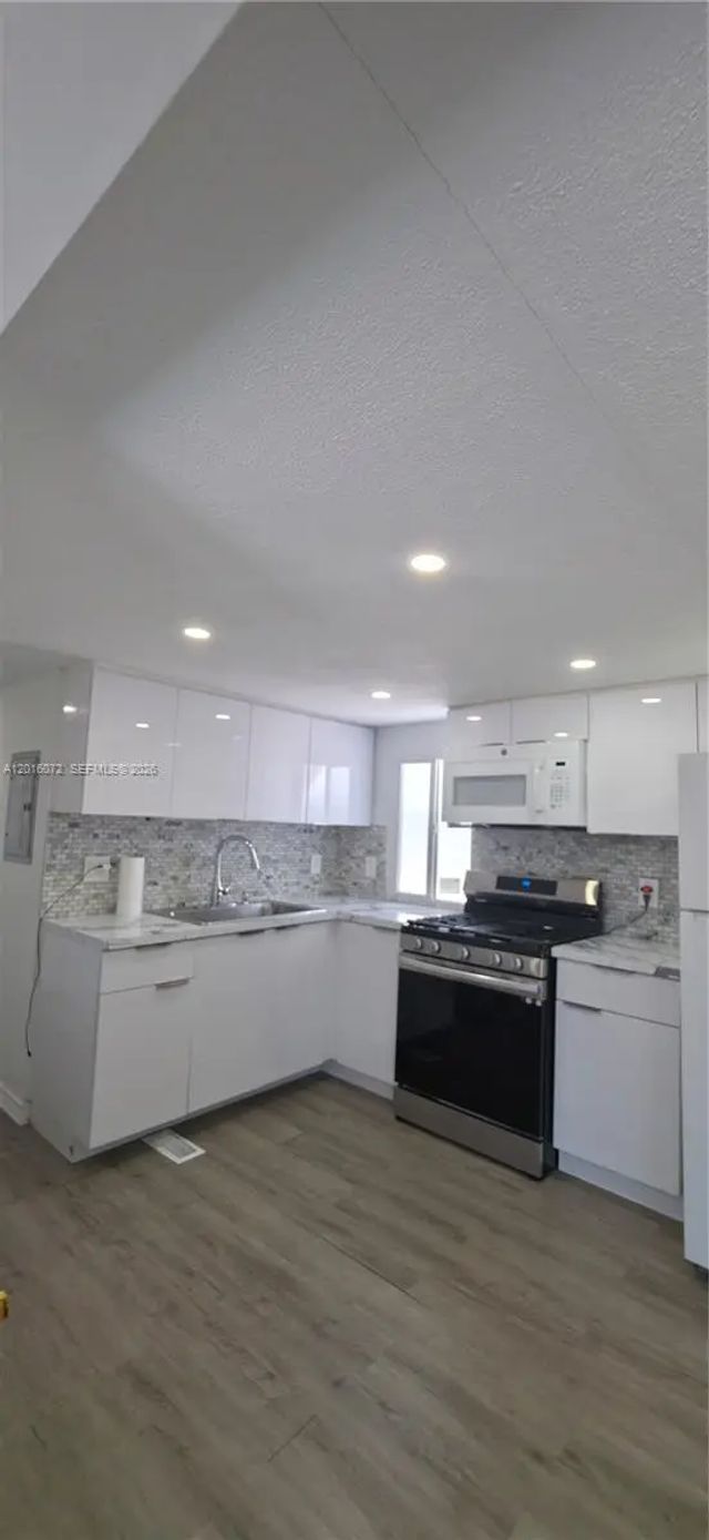 3 of 12 - 1730 Sw 85th Avenue, Davie, FL