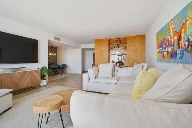 3 of 21 - 18021 Biscayne Boulevard #504, Aventura, FL