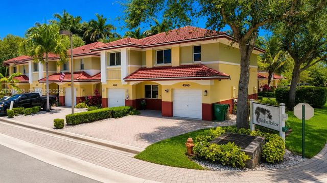 4946 Sw 66th Terrace, Davie