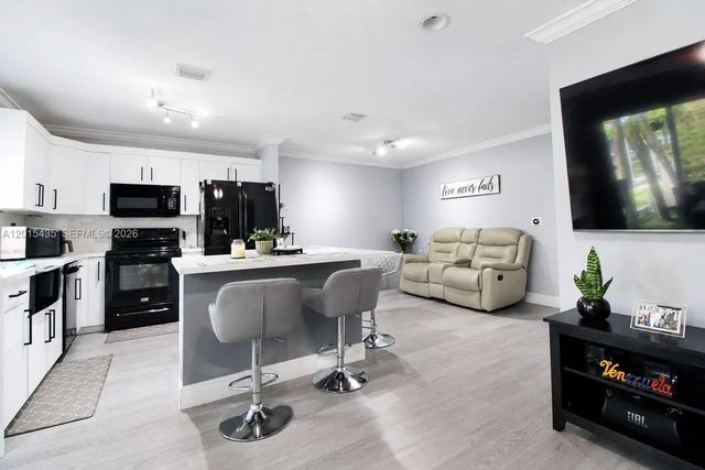 3 of 25 - 4946 Sw 66th Terrace, Davie, FL