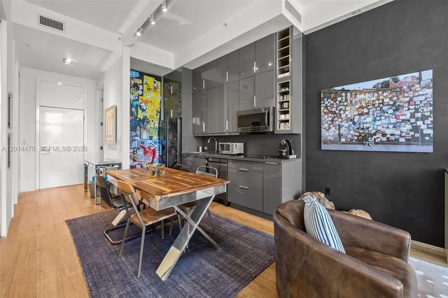 4 of 39 - 2001 Meridian Avenue #404, Miami Beach, FL