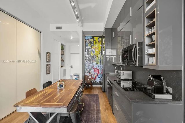 5 of 39 - 2001 Meridian Avenue #404, Miami Beach, FL