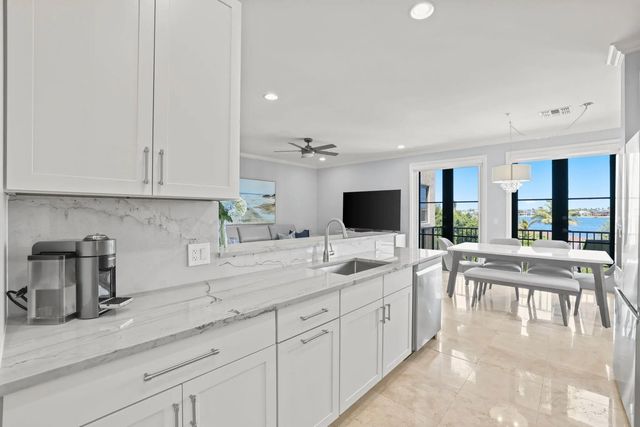 5 of 79 - 920 Via Villagio, Hypoluxo, FL
