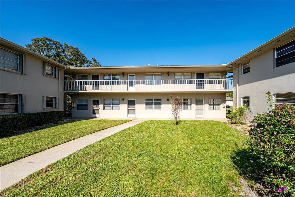 28 Lake Vista Trail #105, Port St. Lucie
