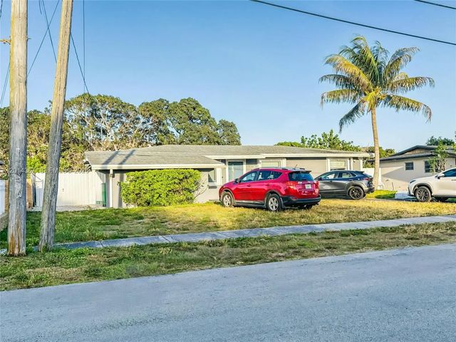 2 of 39 - 18901 Nw 28th Place, Miami Gardens, FL