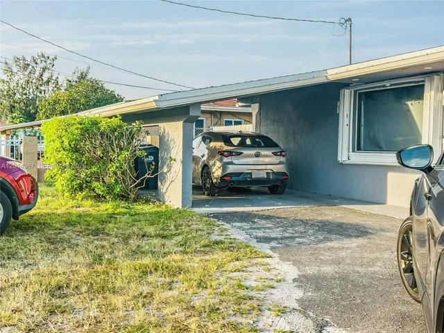 3 of 39 - 18901 Nw 28th Place, Miami Gardens, FL