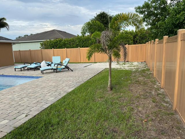 4 of 33 - 170 Sw Pilsner Circle, Port St. Lucie, FL