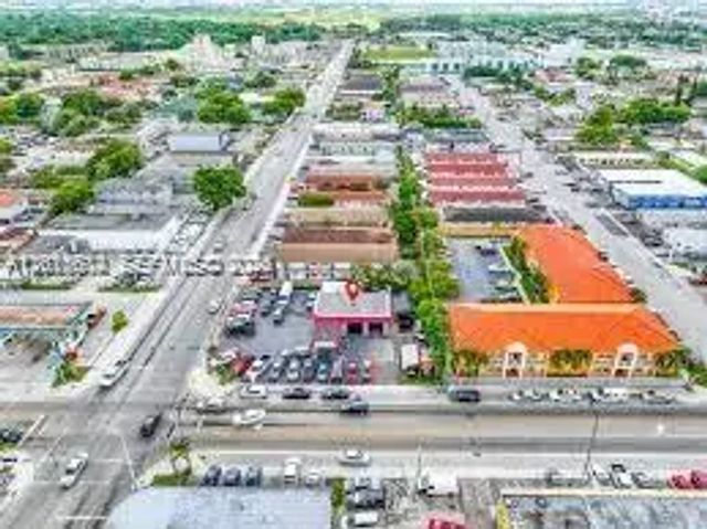 900 Palm Avenue, Hialeah