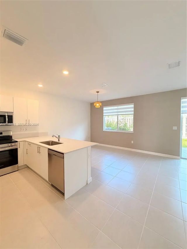 2 of 19 - 663 Se 13th St Circle, Homestead, FL