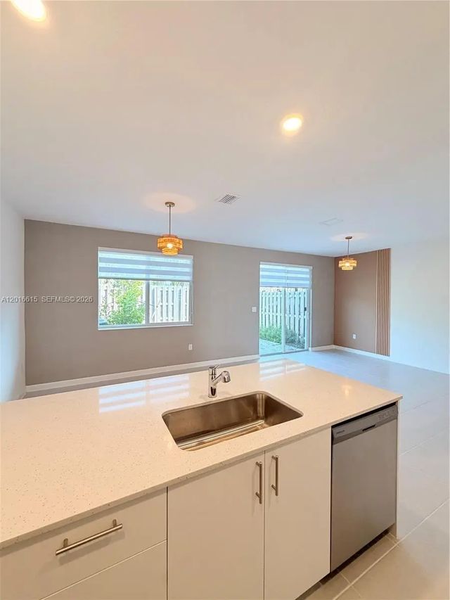 3 of 19 - 663 Se 13th St Circle, Homestead, FL